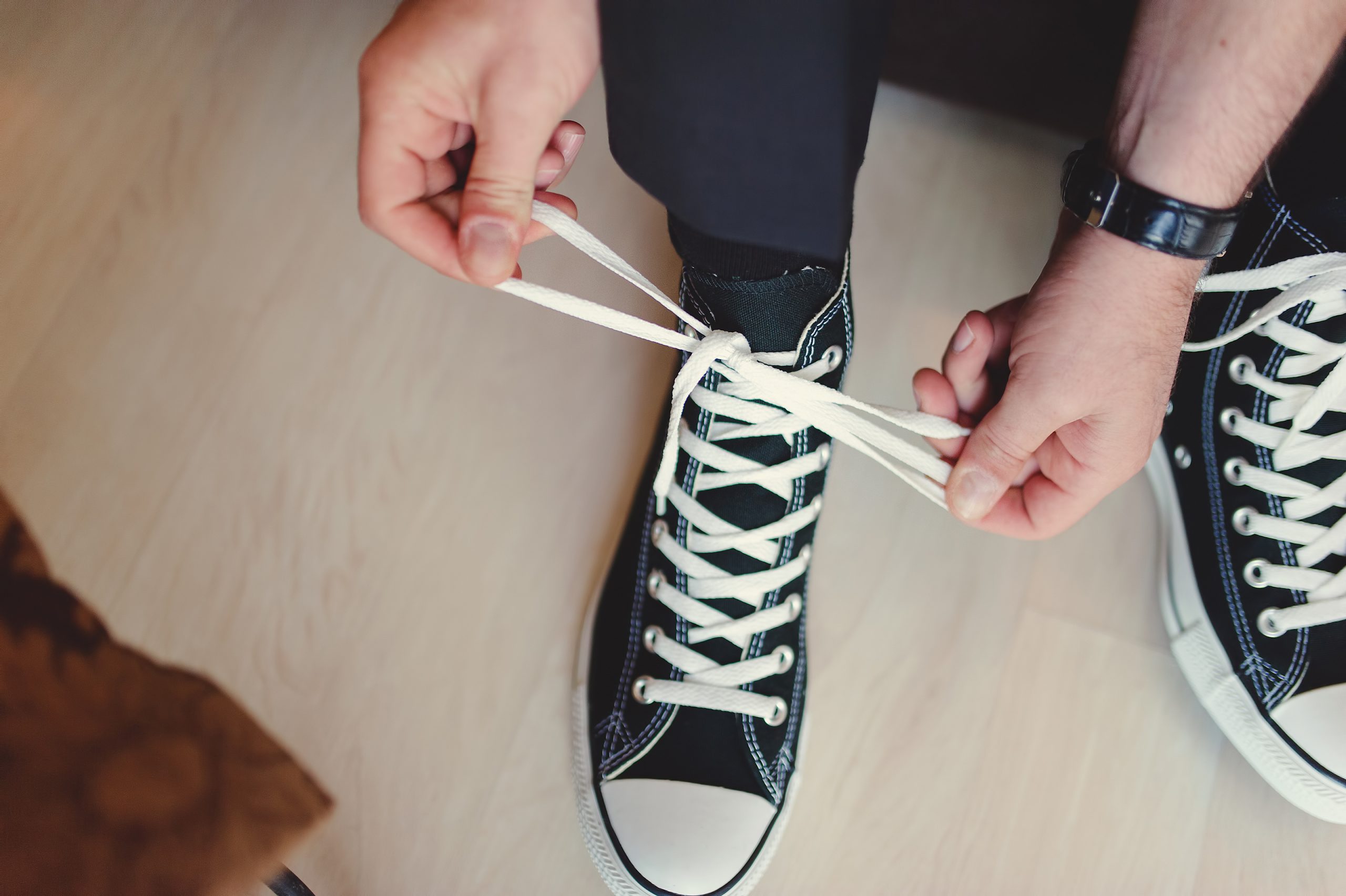 Modern,Hipster,Wedding,,Groom,Wearing,Sneakers,Instead,Of,Classic,Elegant